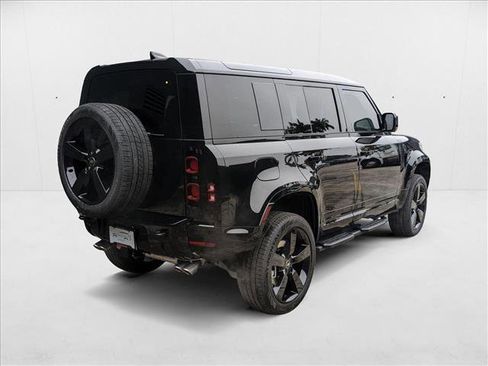 New 2025 Land Rover Defender 110 X-Dynamic SE image 2