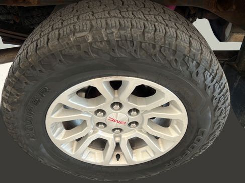 Used 2016 GMC Sierra 1500 SLE w/ All-Terrain Package AWD/4WD image 7