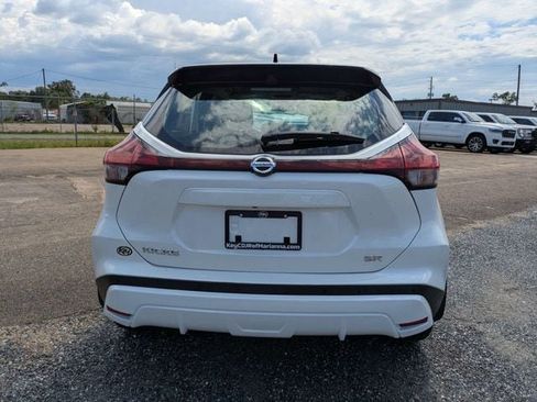 Used 2021 Nissan Kicks SR w/ SR Premium Package FWD image 5