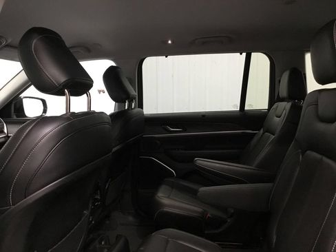 Used 2023 Jeep Grand Cherokee L Limited w/ Luxury Tech Group II AWD/4WD image 13
