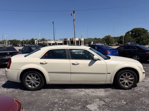 Used 2008 Chrysler 300 Touring RWD image 3