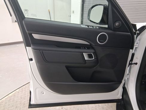 New 2026 Land Rover Discovery Limited Edition image 20