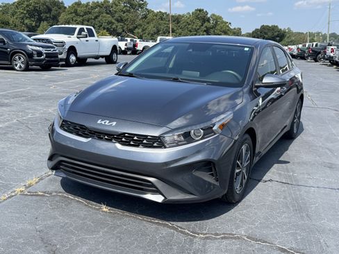 Used 2024 Kia Forte LXS w/ LXS Technology Package FWD image 2