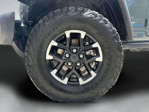 Used 2024 Jeep Wrangler Unlimited Rubicon 4xe AWD/4WD image 39