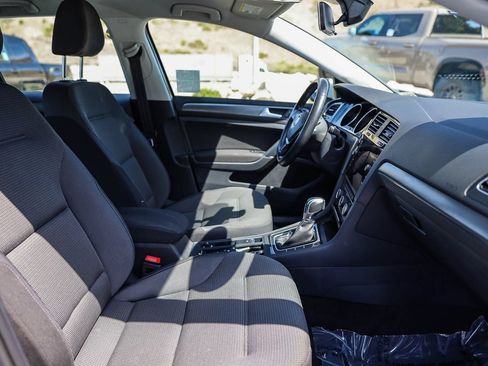 Used 2019 Volkswagen e-Golf SE w/ Driver Assistance Package FWD image 18