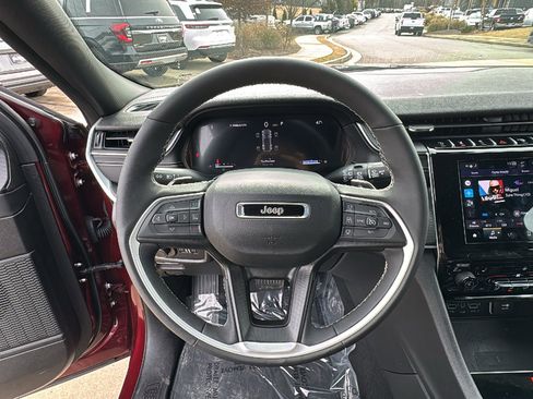 Used 2024 Jeep Grand Cherokee Altitude image 20