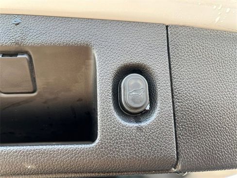 Used 2019 GMC Yukon SLT image 17