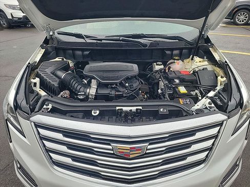 Used 2017 Cadillac XT5 Luxury w/ Driver Awareness Package AWD/4WD image 9