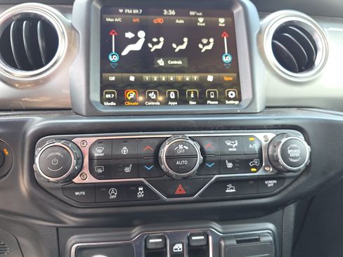 Used 2022 Jeep Wrangler Unlimited Sahara w/ Cold Weather Group AWD/4WD image 21