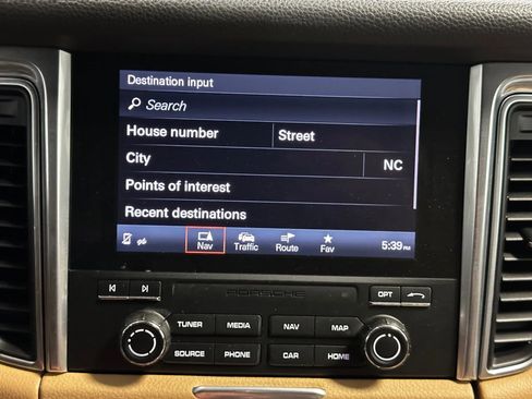 Used 2017 Porsche Macan image 42