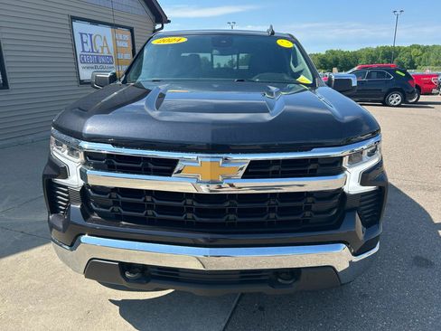 Used 2024 Chevrolet Silverado 1500 LT w/ Convenience Package II AWD/4WD image 2