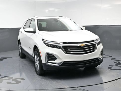 Used 2024 Chevrolet Equinox Premier FWD image 3