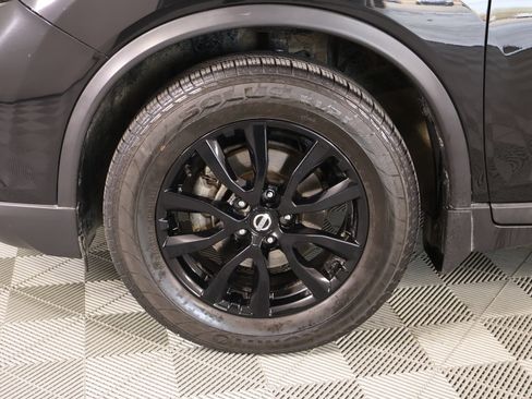 Used 2017 Nissan Rogue SV FWD image 18