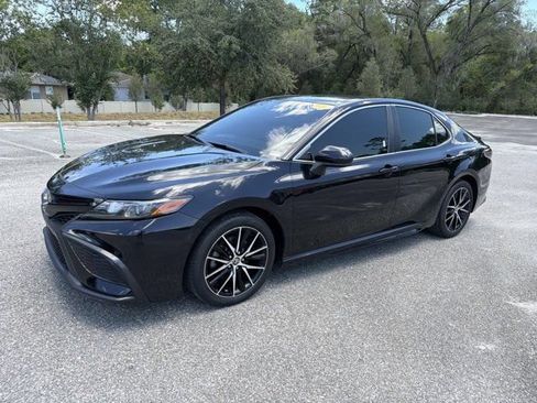 Used 2021 Toyota Camry SE FWD image 5