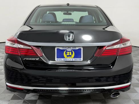 Used 2017 Honda Accord EX image 9