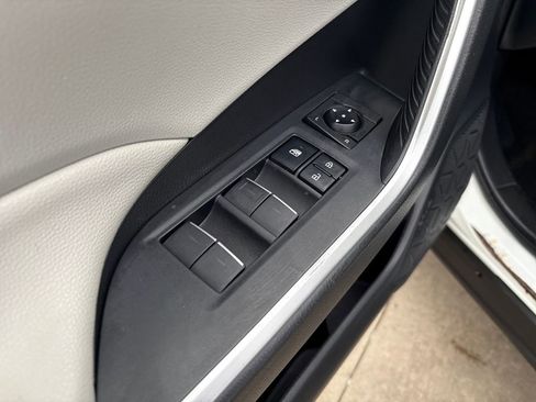 Used 2022 Toyota RAV4 XLE AWD/4WD image 16