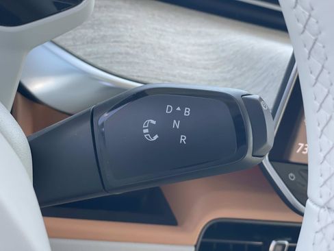 Certified 2025 Volkswagen ID. Buzz 1st Edition RWD image 17