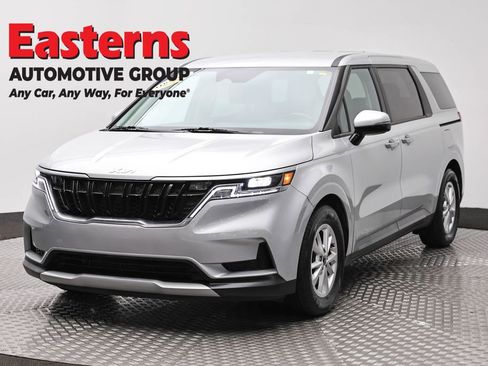 Used 2022 Kia Carnival LX image 1