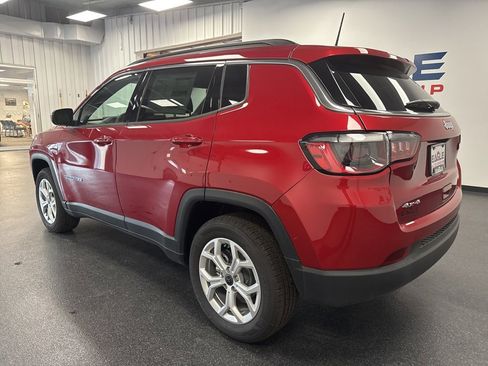 New 2025 Jeep Compass Latitude image 8