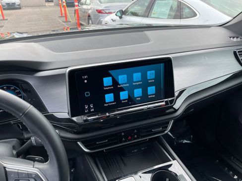 Used 2025 Volkswagen Atlas Cross Sport SE image 21