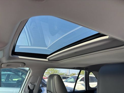 Used 2025 Toyota RAV4 XLE Premium image 8