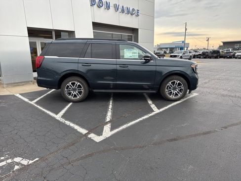 New 2025 Ford Expedition Active image 7