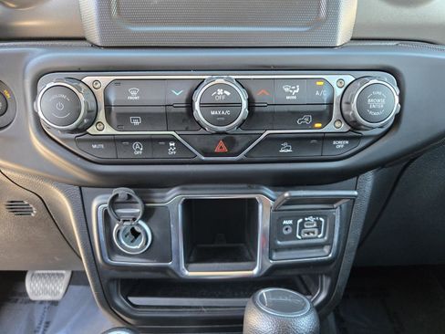 Certified 2023 Jeep Gladiator Sport image 13