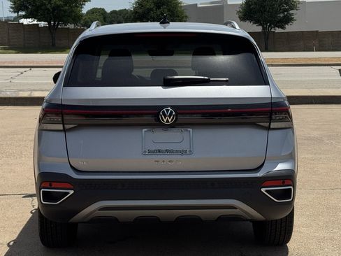 New 2025 Volkswagen Taos SE FWD image 6