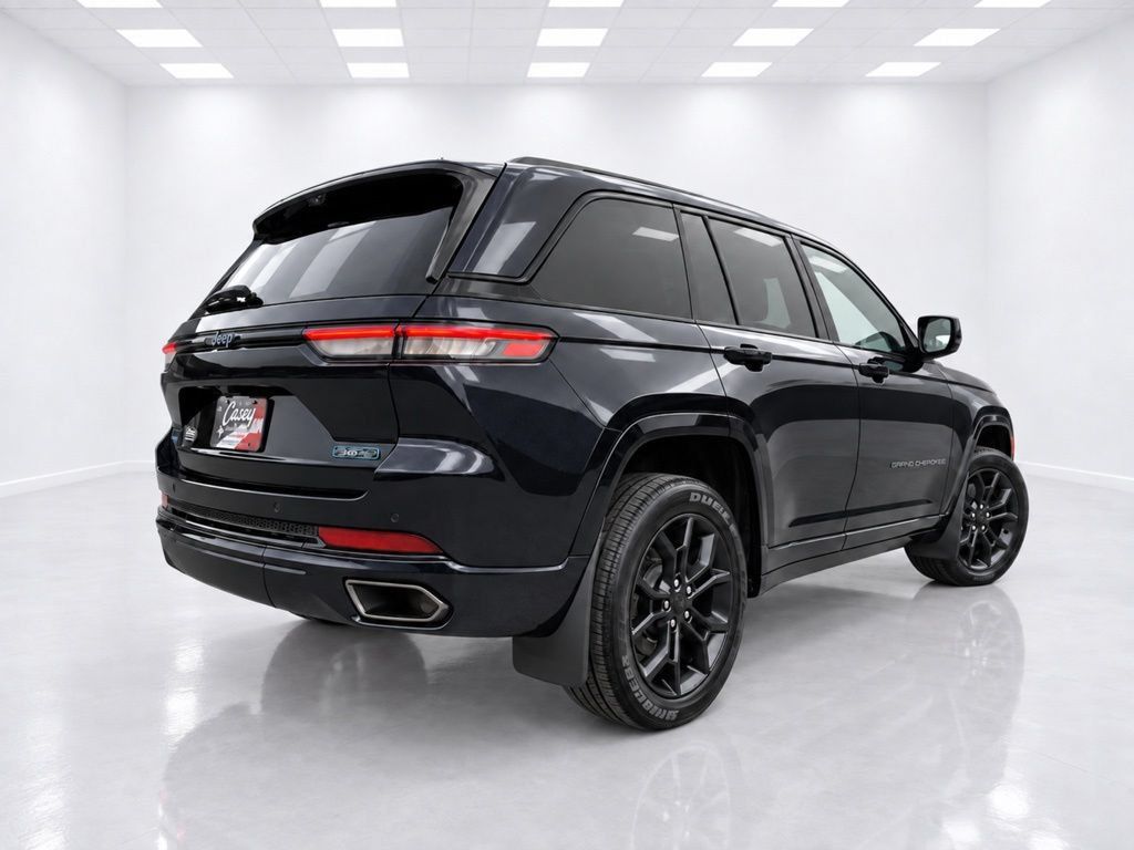 Used 2023 Jeep Grand Cherokee 30th Anniversary AWD/4WD image 12