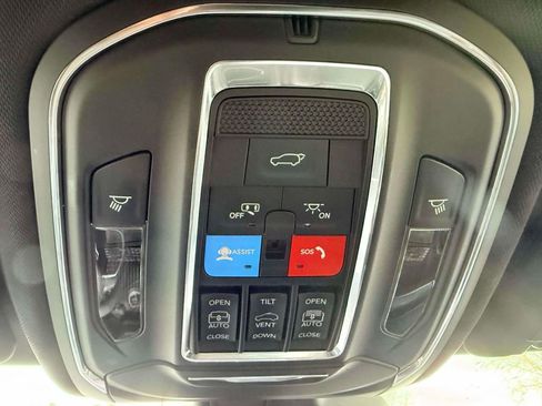 Used 2024 Jeep Grand Cherokee Limited AWD/4WD image 27