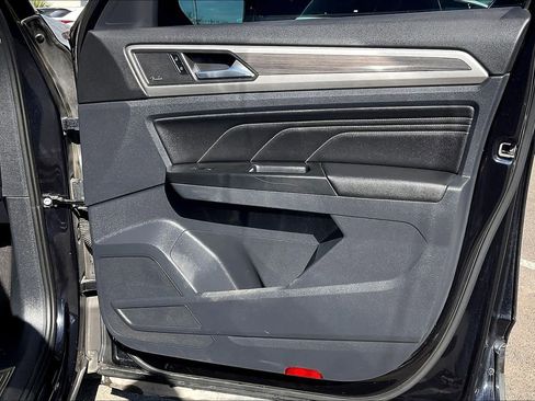 Used 2021 Volkswagen Atlas SEL Premium image 22