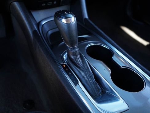 Used 2020 Chevrolet Malibu LT FWD image 33