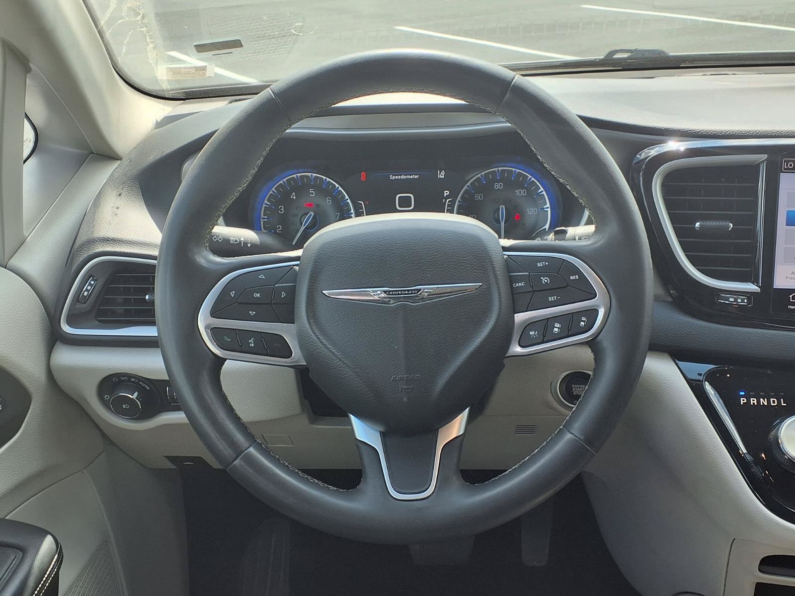 Used 2023 Chrysler Pacifica Touring-L FWD image 16