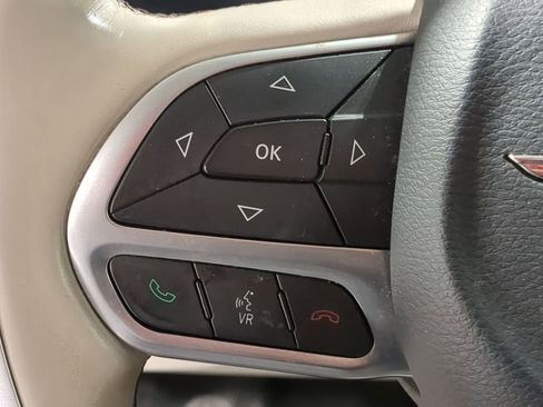 Used 2017 Chrysler Pacifica Limited w/ UConnect Theater Package image 41