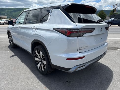 Used 2025 Mitsubishi Outlander SE AWD/4WD image 6