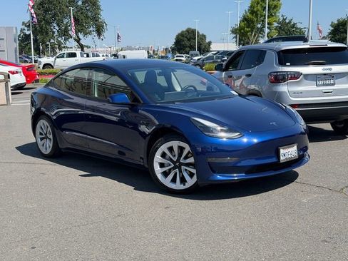 Used 2023 Tesla Model 3 Standard Range RWD image 2