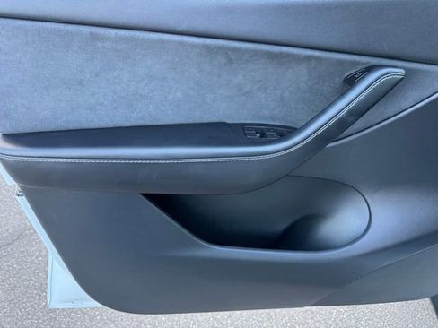 Used 2021 Tesla Model Y Performance image 13