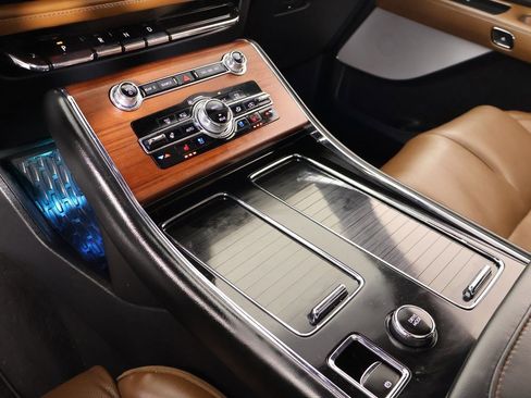 Used 2023 Lincoln Aviator Reserve w/ Equipment Group 201A image 9