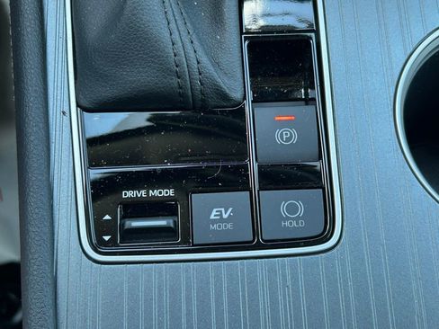 Used 2026 Toyota Sienna XLE FWD image 33