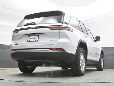 Used 2022 Jeep Grand Cherokee Laredo AWD/4WD image 45