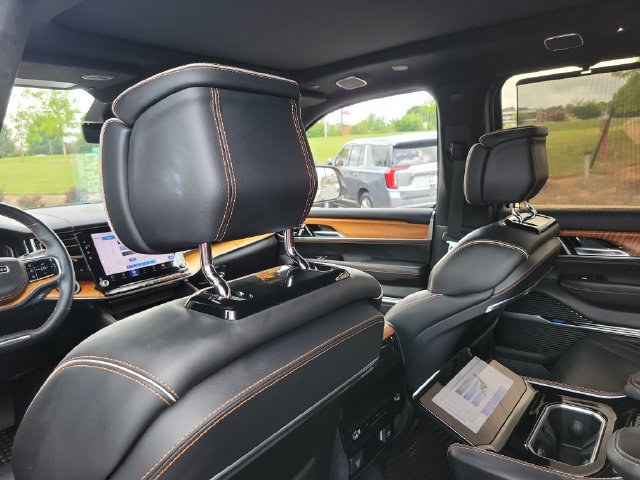 Used 2022 Jeep Grand Wagoneer Series III AWD/4WD image 18