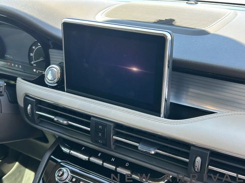 Used 2020 Lincoln Corsair FWD w/ Premium Package image 11