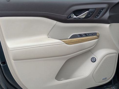 Used 2019 GMC Acadia Denali w/ Technology Package image 12