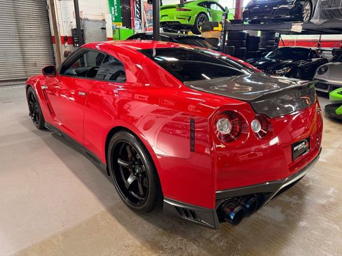 Used 2018 Nissan GT-R Premium AWD/4WD image 8