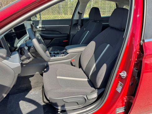 Used 2025 Hyundai Sonata SE image 13