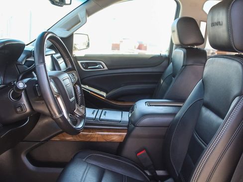 Used 2019 GMC Yukon Denali w/ Denali Ultimate Package image 18