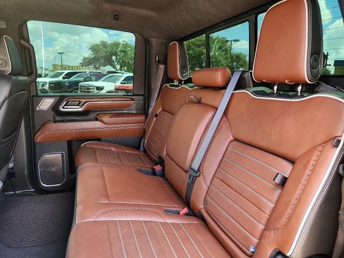 Used 2024 GMC Sierra 2500 Denali Ultimate AWD/4WD image 11
