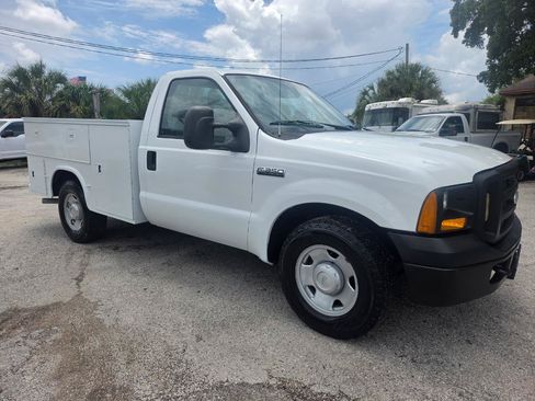 Used 2006 Ford F350 XL RWD image 2