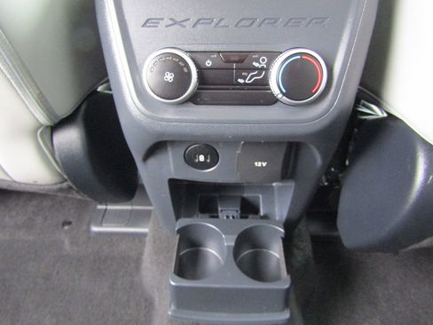 Used 2025 Ford Explorer Active w/ Active Comfort Package image 32