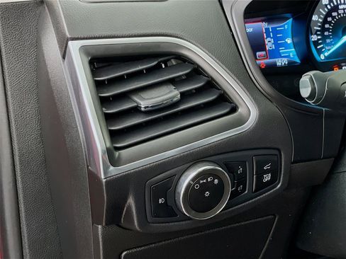 Used 2023 Ford Edge Titanium image 13